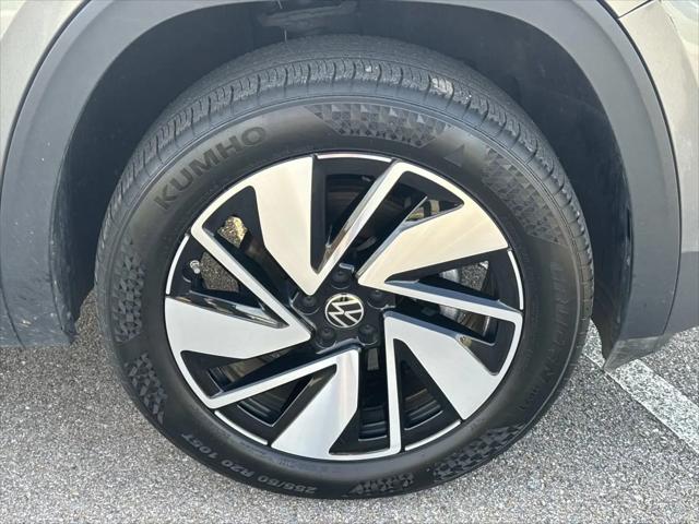 2025 Volkswagen Atlas 2.0T SE w/Technology