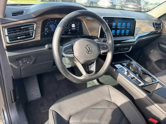2025 Volkswagen Atlas 2.0T SE w/Technology