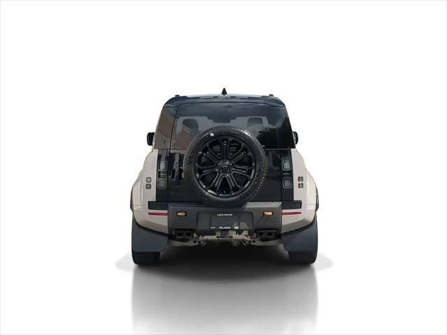 2026 Land Rover Defender P635 OCTA Black
