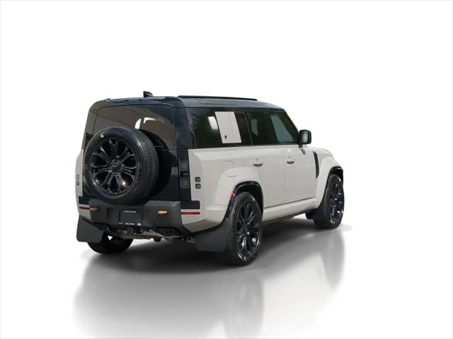 2026 Land Rover Defender P635 OCTA Black