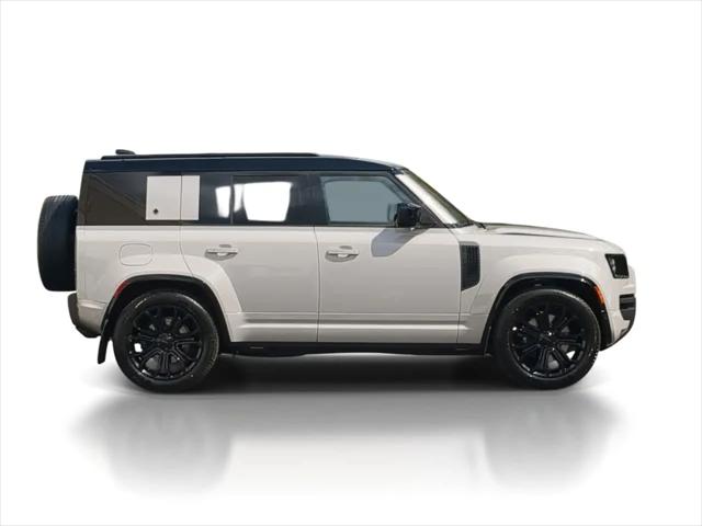 2026 Land Rover Defender P635 OCTA Black