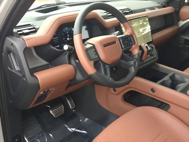 2026 Land Rover Defender P635 OCTA Black