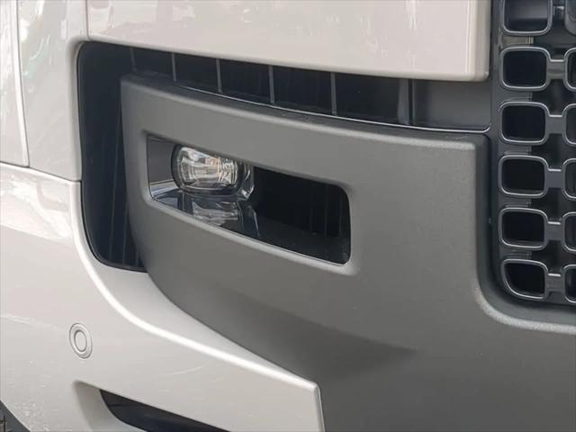 2026 Land Rover Defender P635 OCTA Black