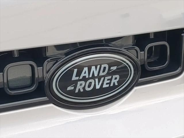 2026 Land Rover Defender P635 OCTA Black