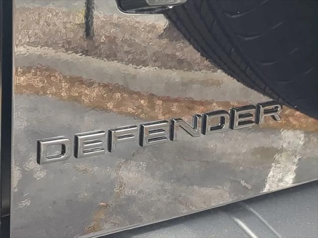 2026 Land Rover Defender P635 OCTA Black