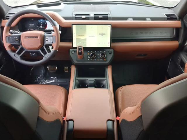2026 Land Rover Defender P635 OCTA Black