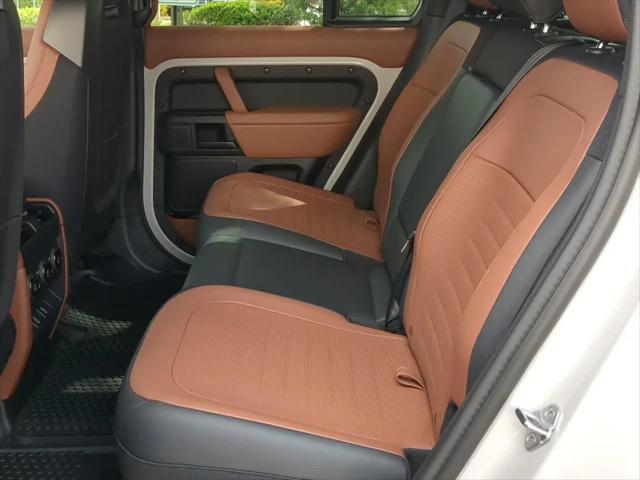 2026 Land Rover Defender P635 OCTA Black