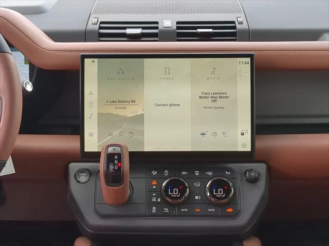 2026 Land Rover Defender P635 OCTA Black