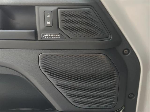 2026 Land Rover Defender P635 OCTA Black