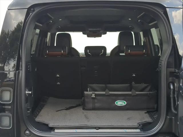 2026 Land Rover Defender P635 OCTA Black