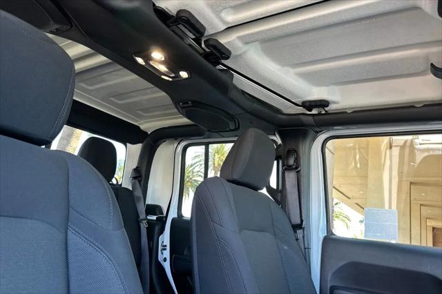 2023 Jeep Gladiator Sport