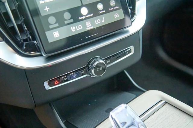 2026 Volvo XC90 Plug-In Hybrid Plus, T8 AWD, Electric/Gasoline, Bright, 7 Seats