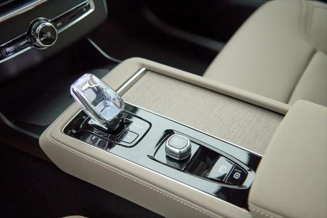 2026 Volvo XC90 Plug-In Hybrid Plus, T8 AWD, Electric/Gasoline, Bright, 7 Seats