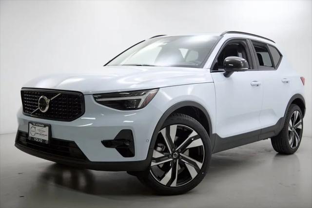 2026 Volvo XC40 Ultra, B5 AWD Gas (mild hybrid), Dark