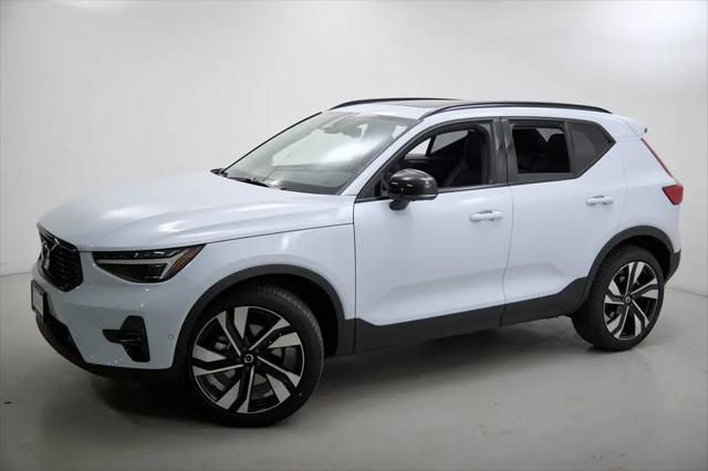 2026 Volvo XC40 Ultra, B5 AWD Gas (mild hybrid), Dark