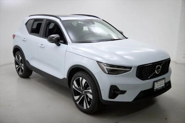 2026 Volvo XC40 Ultra, B5 AWD Gas (mild hybrid), Dark