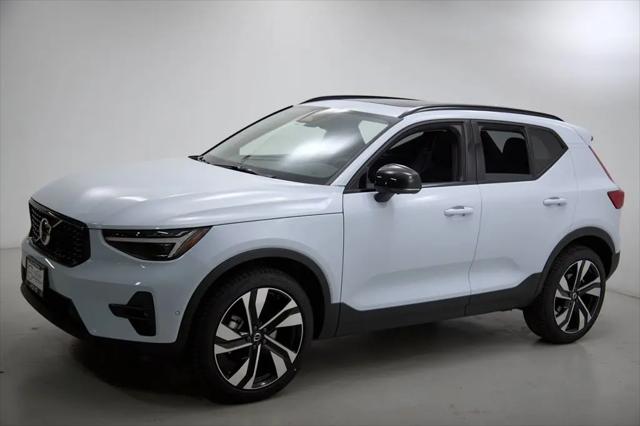 2026 Volvo XC40 Ultra, B5 AWD Gas (mild hybrid), Dark