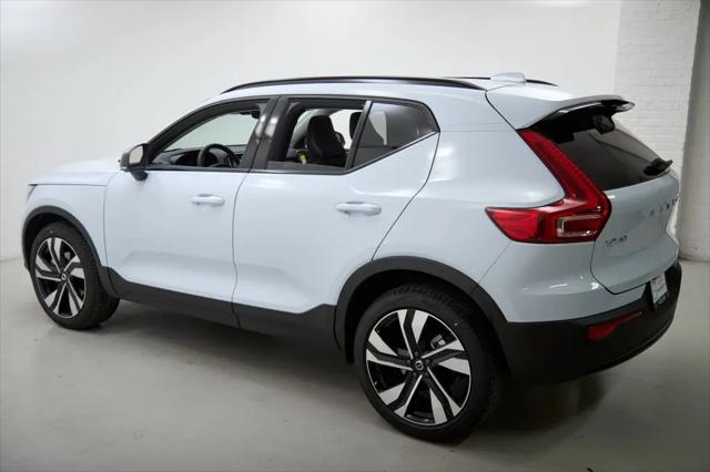 2026 Volvo XC40 Ultra, B5 AWD Gas (mild hybrid), Dark