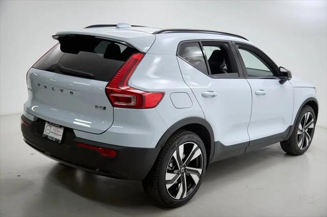 2026 Volvo XC40 Ultra, B5 AWD Gas (mild hybrid), Dark