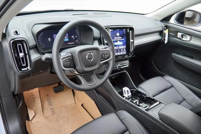2026 Volvo XC40 Ultra, B5 AWD Gas (mild hybrid), Dark