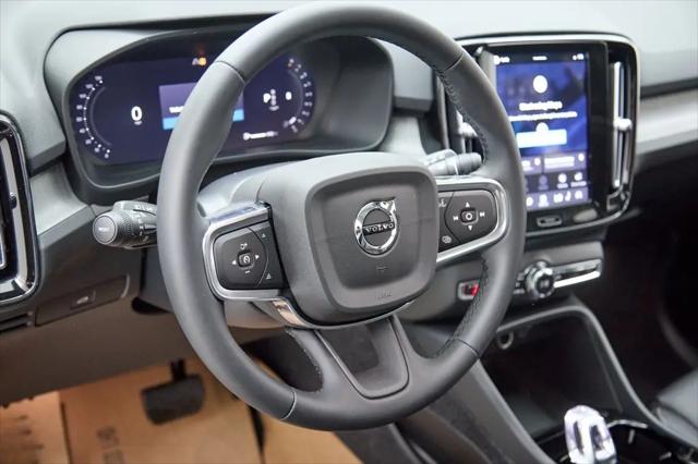 2026 Volvo XC40 Ultra, B5 AWD Gas (mild hybrid), Dark