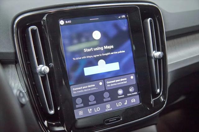 2026 Volvo XC40 Ultra, B5 AWD Gas (mild hybrid), Dark
