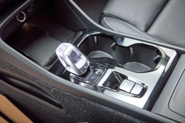 2026 Volvo XC40 Ultra, B5 AWD Gas (mild hybrid), Dark