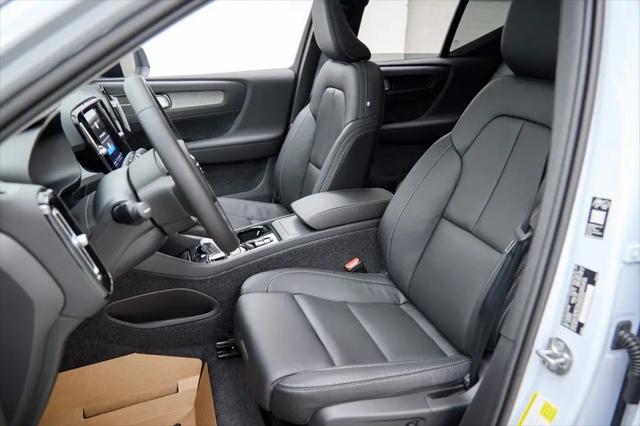 2026 Volvo XC40 Ultra, B5 AWD Gas (mild hybrid), Dark