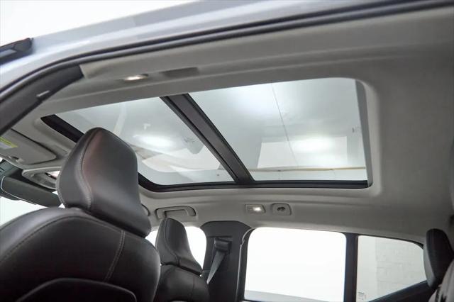 2026 Volvo XC40 Ultra, B5 AWD Gas (mild hybrid), Dark