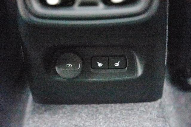 2026 Volvo XC40 Ultra, B5 AWD Gas (mild hybrid), Dark