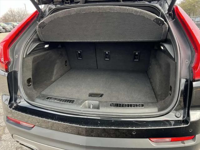 2023 Cadillac XT4 AWD Premium Luxury