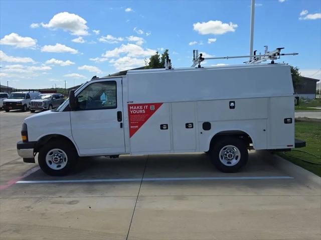 2025 GMC Savana Cutaway Work Van