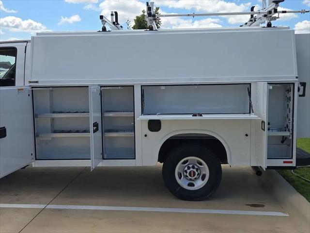 2025 GMC Savana Cutaway Work Van