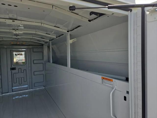 2025 GMC Savana Cutaway Work Van