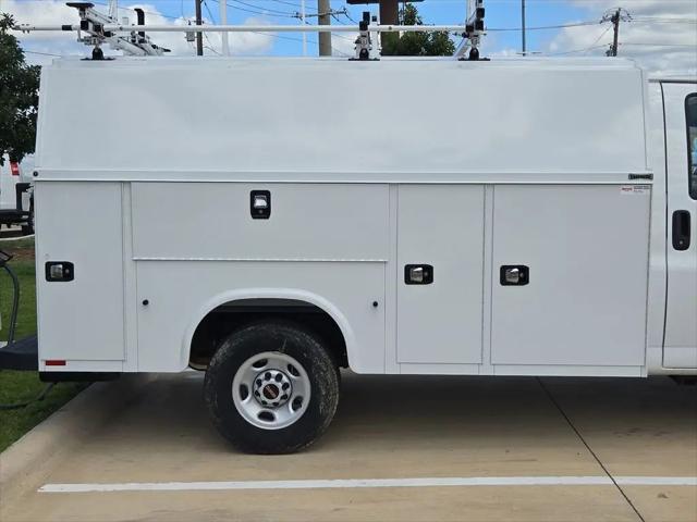 2025 GMC Savana Cutaway Work Van