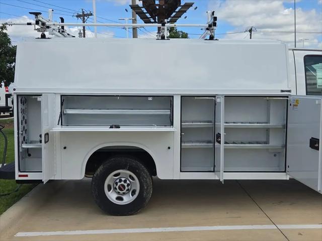 2025 GMC Savana Cutaway Work Van