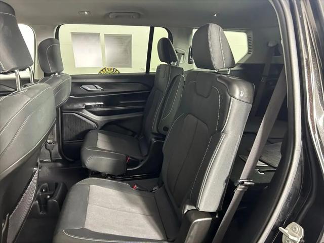 2023 Jeep Grand Cherokee L Laredo 4x4