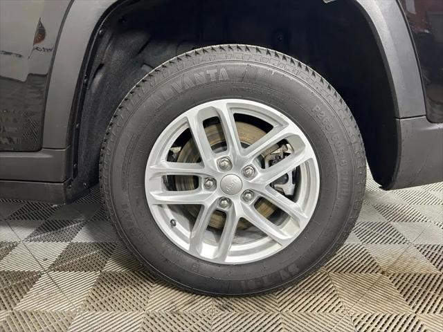 2023 Jeep Grand Cherokee L Laredo 4x4