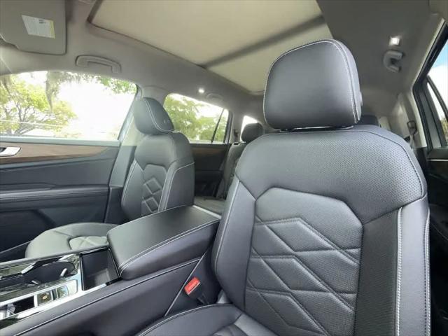 2026 Volkswagen Atlas SE with Technology