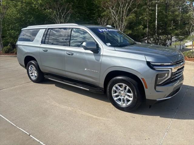 2025 Chevrolet Suburban 4WD LT
