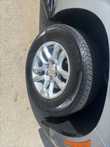 2025 Chevrolet Suburban 4WD LT