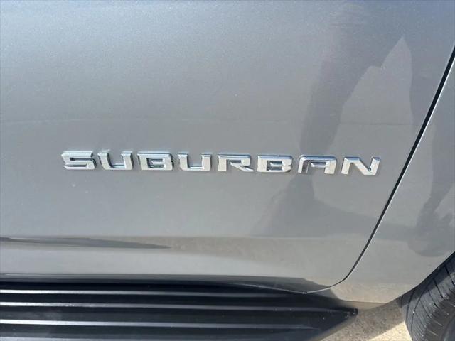 2025 Chevrolet Suburban 4WD LT