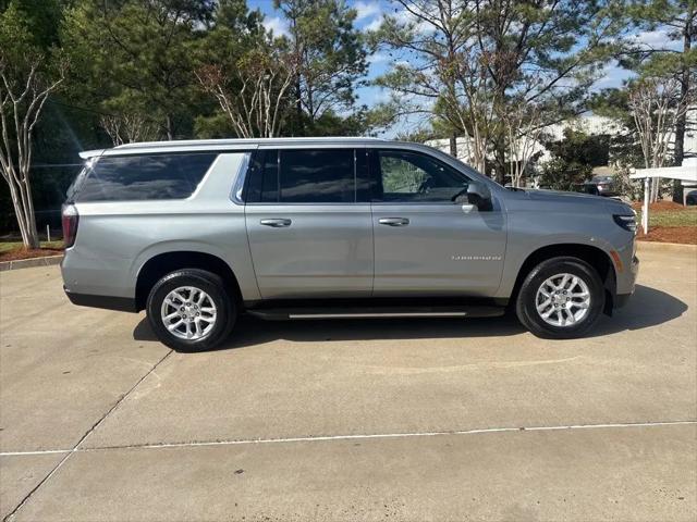 2025 Chevrolet Suburban 4WD LT