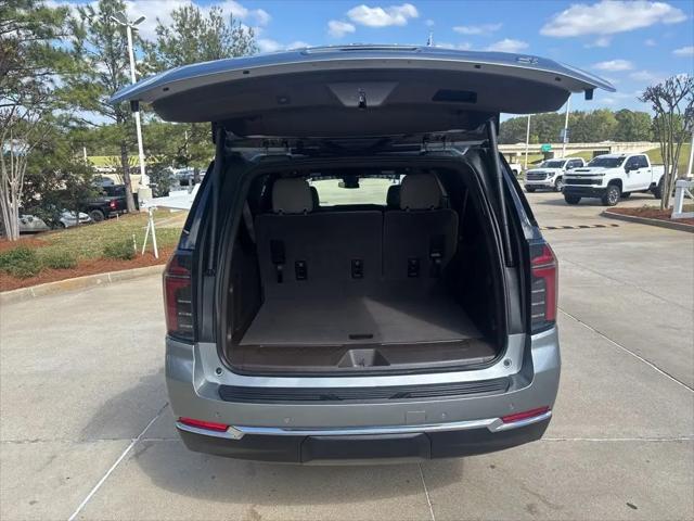 2025 Chevrolet Suburban 4WD LT