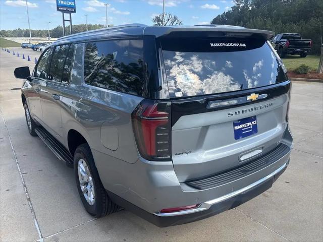 2025 Chevrolet Suburban 4WD LT