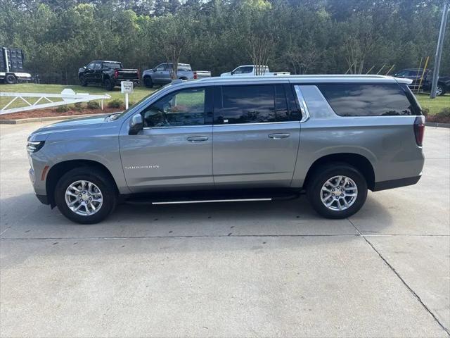 2025 Chevrolet Suburban 4WD LT