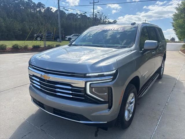 2025 Chevrolet Suburban 4WD LT
