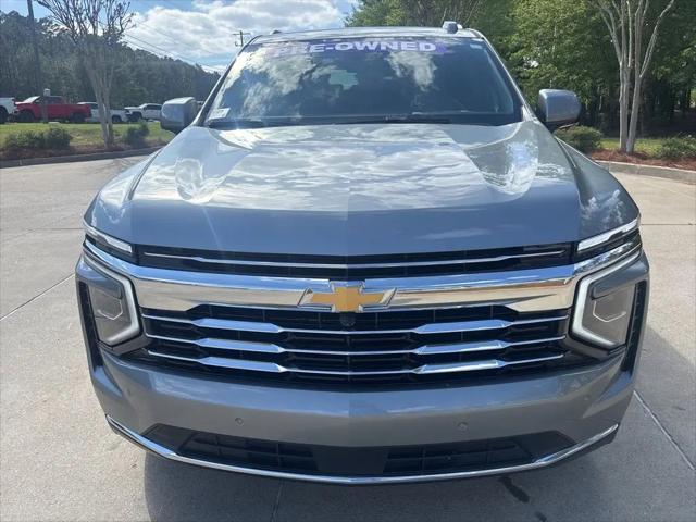 2025 Chevrolet Suburban 4WD LT