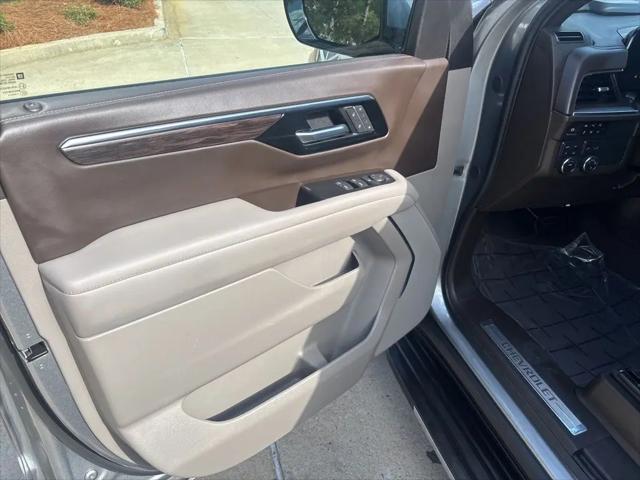 2025 Chevrolet Suburban 4WD LT