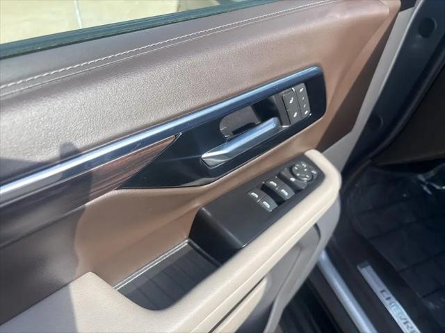 2025 Chevrolet Suburban 4WD LT